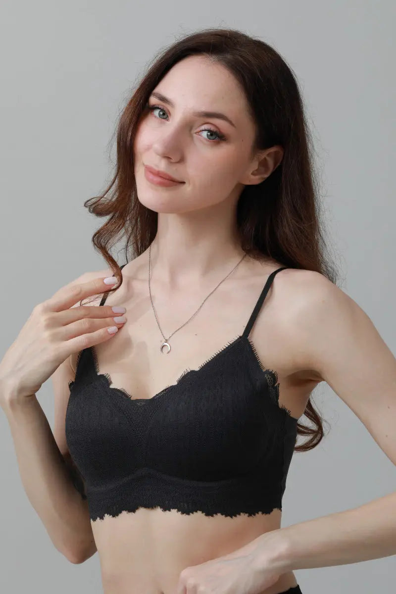 CloudSoft Wireless Bra – Lace Detail & Invisible Fit 🌸☁️