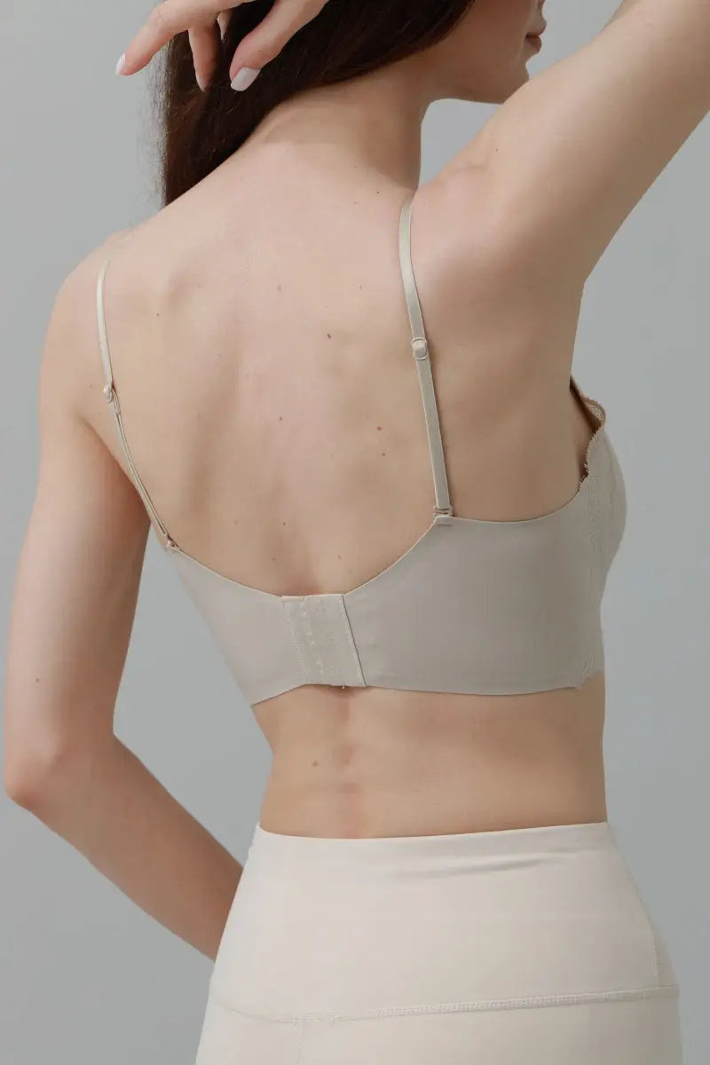 CloudSoft Wireless Bra – Lace Detail & Invisible Fit 🌸☁️